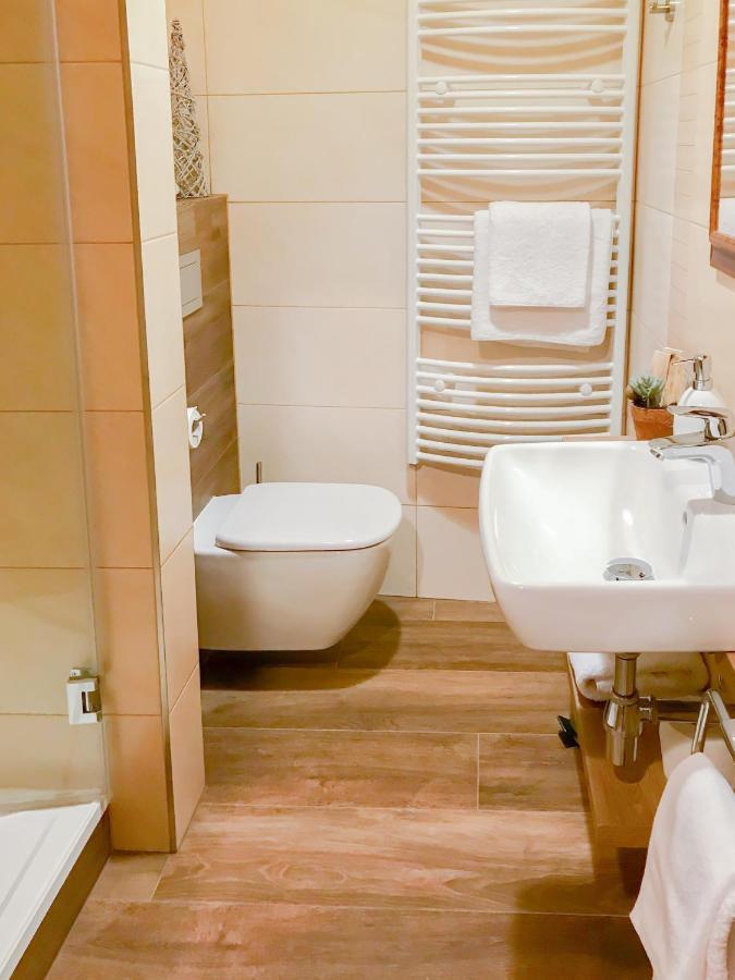 Golden Wood Apartments Пилзен Екстериор снимка