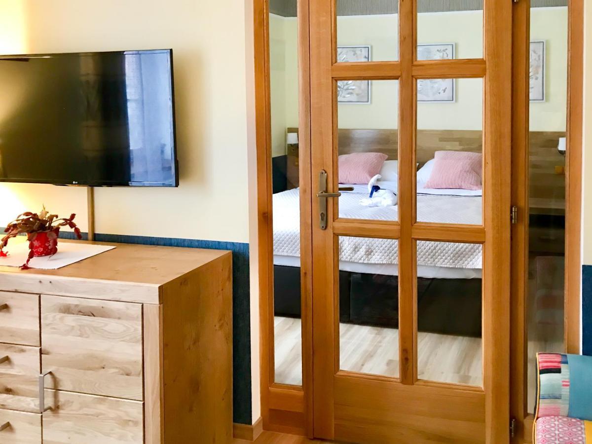 Golden Wood Apartments Пилзен Екстериор снимка