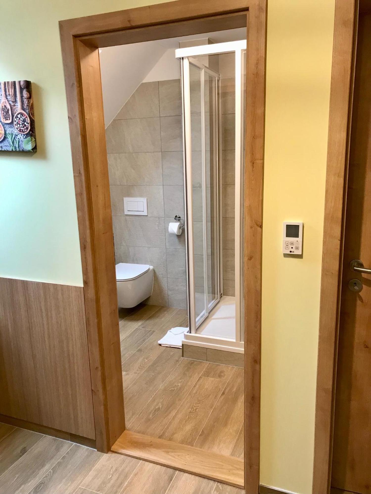 Golden Wood Apartments Пилзен Екстериор снимка