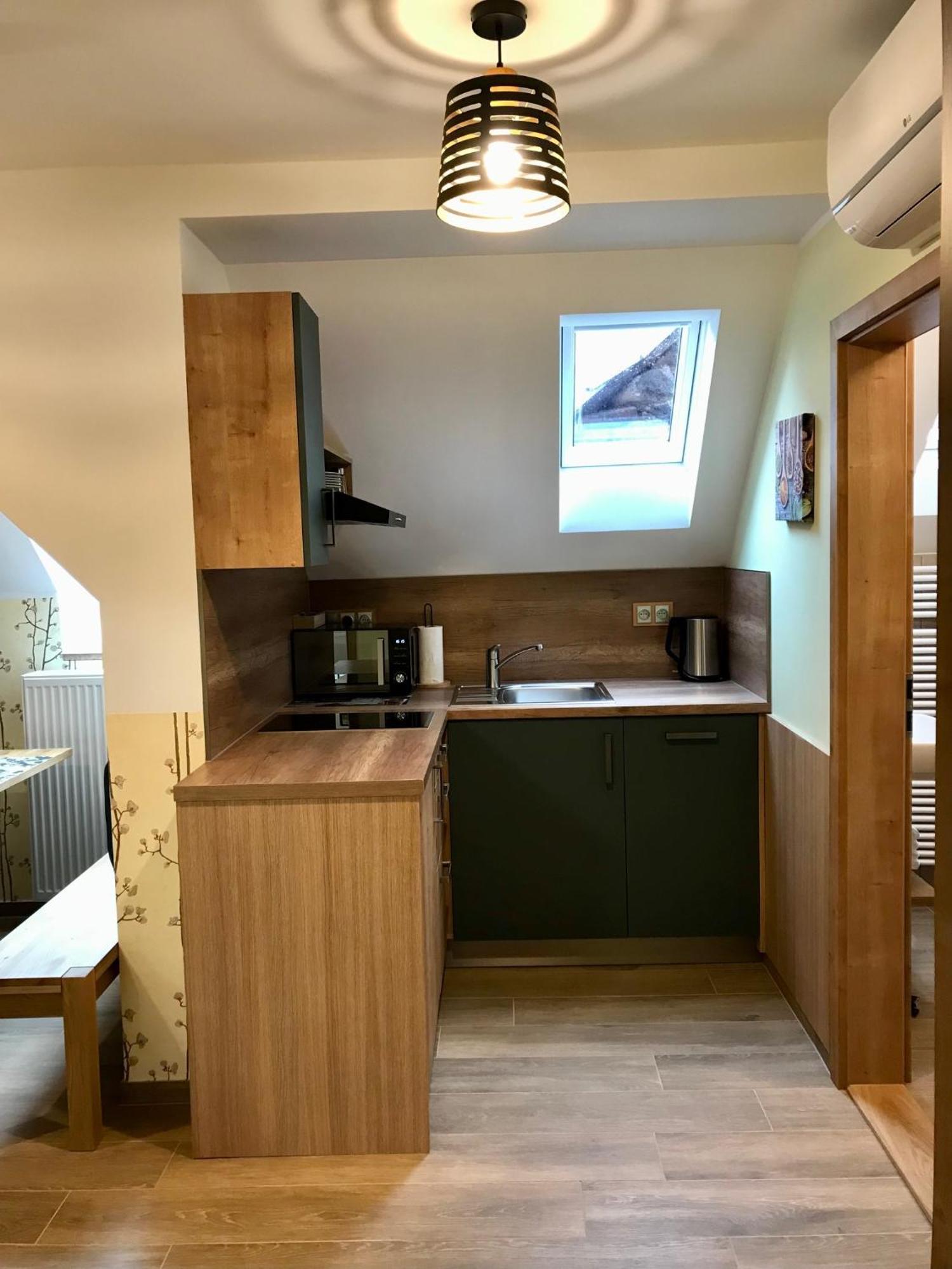 Golden Wood Apartments Пилзен Екстериор снимка